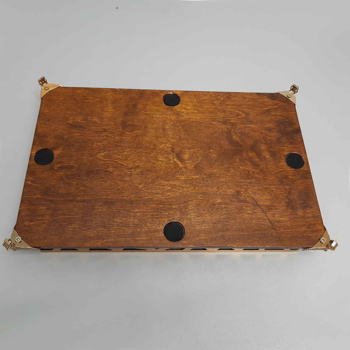 صينية خشبية مع حواف وقاعدة – نموذج “آسا” | مثالية للاستخدام اليومي