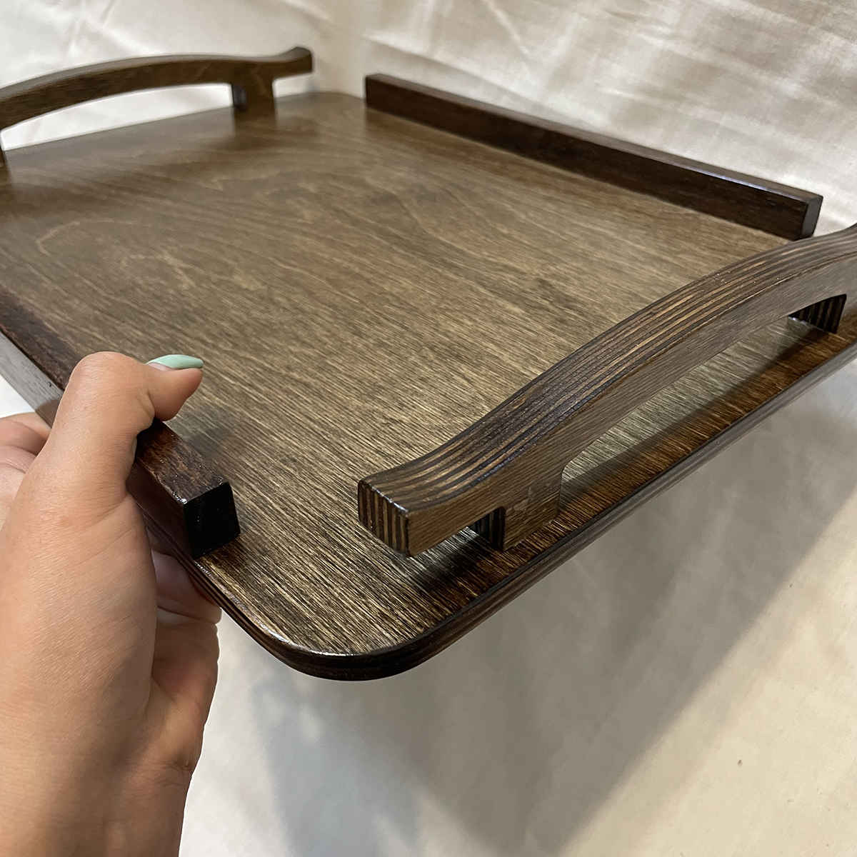 صينية تقديم مع مقبض وقاعدة – نموذج “ريما” | عملية وأنيقة