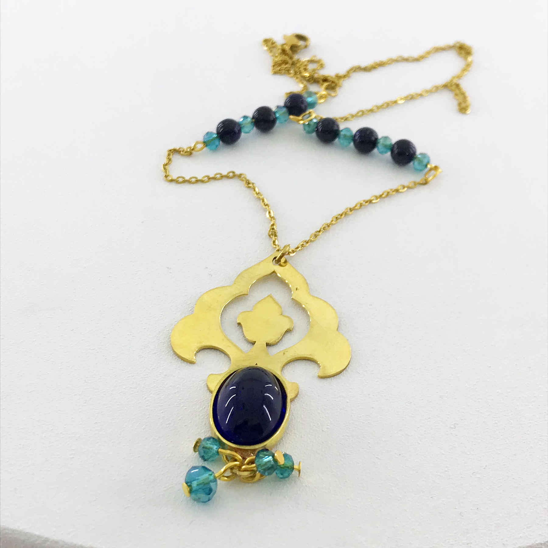 قلادة نحاسية إيرانية بتصميم تقليدي للنساء – عقيق