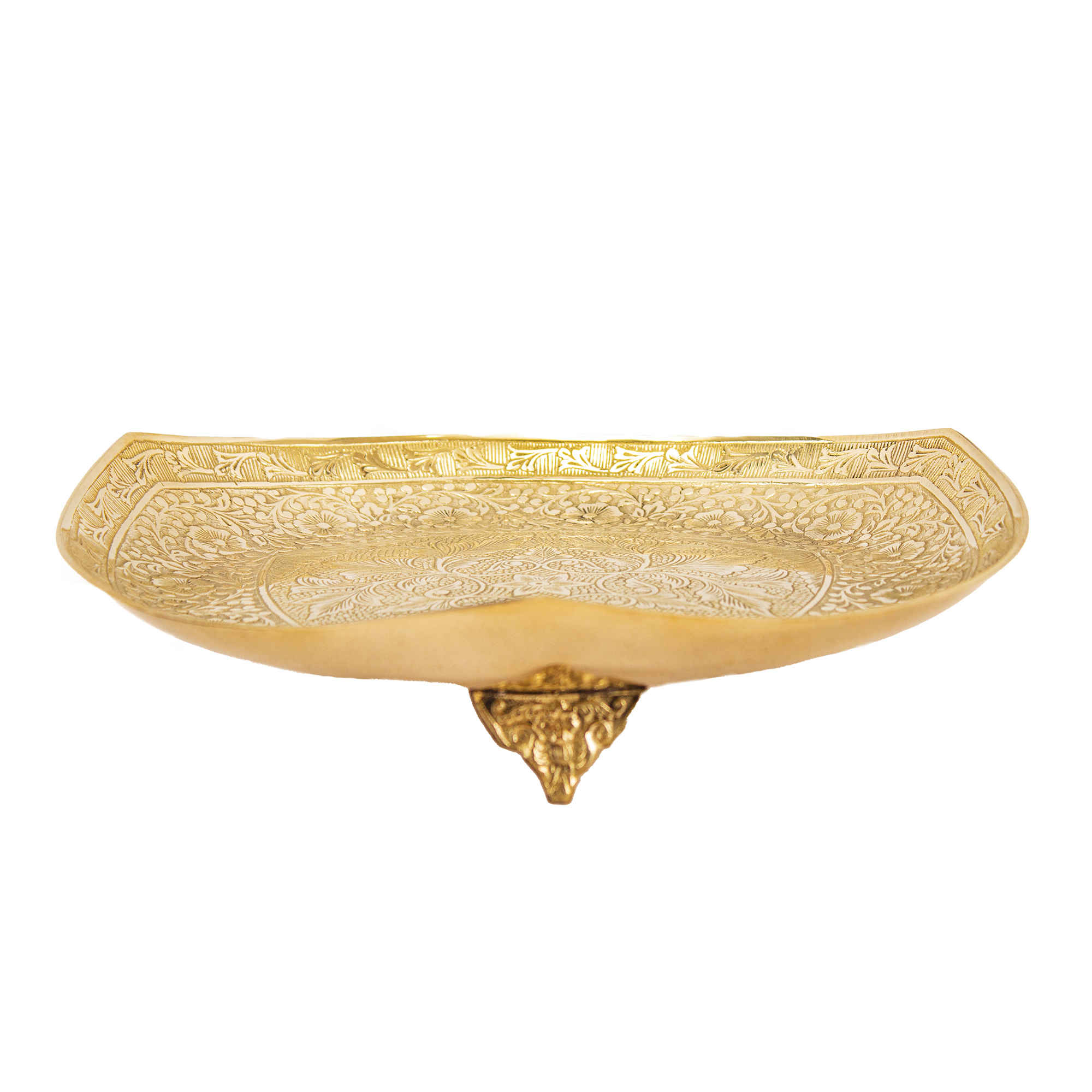 حامل تقديم من النحاس للحلويات بنقش معقد بأناقة