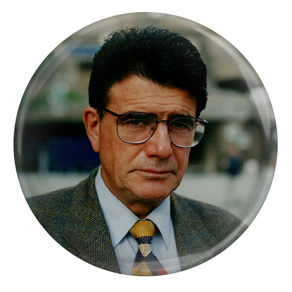 دبوس إيراني بطباعة محمد رضا شجريان