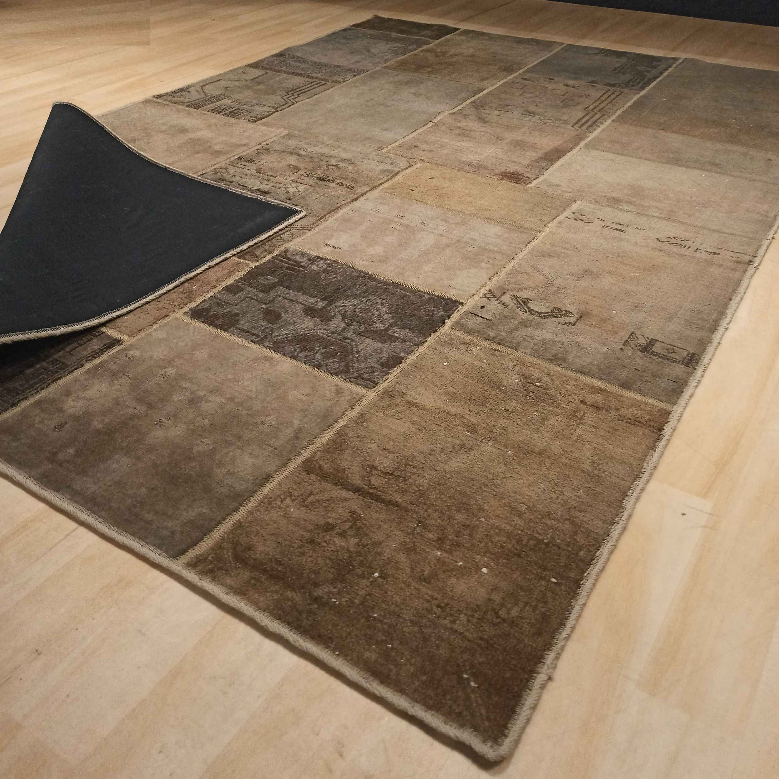 سجادة مرقعة إيرانية قديمة محبوكة يدويًا بنمط مريح