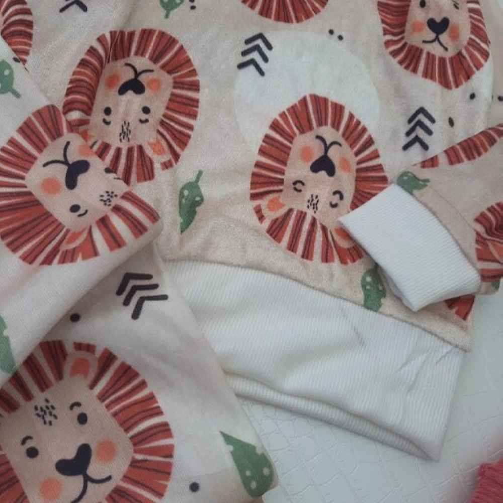 طقم سويت شيرت وسروال للأطفال بتصميم أسد