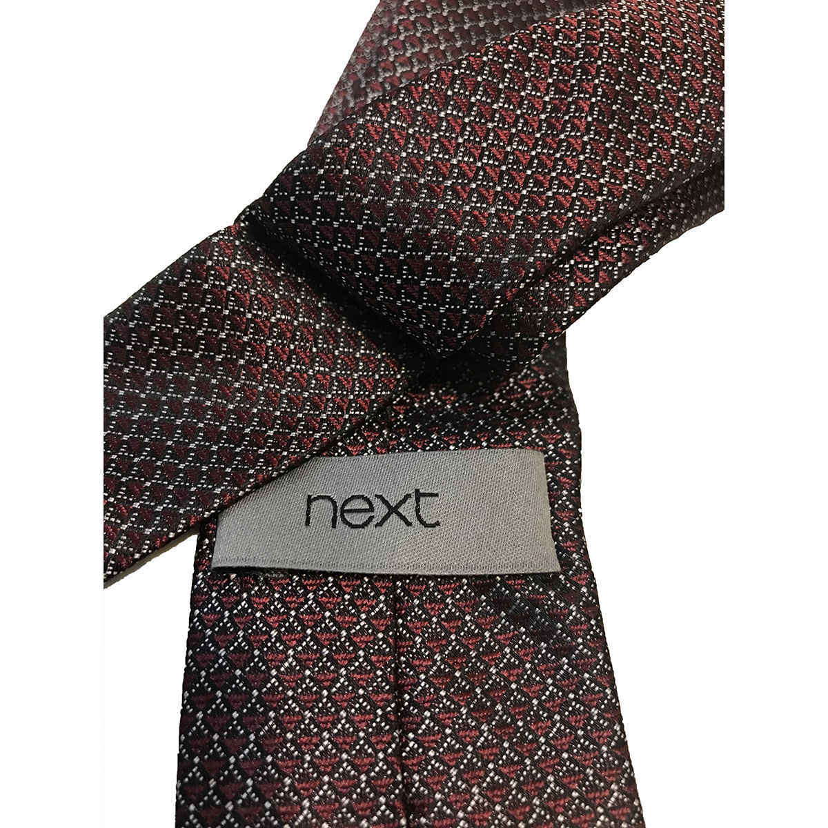 رباط عنق رجالي – أناقة مارونية لحفلات الزفاف