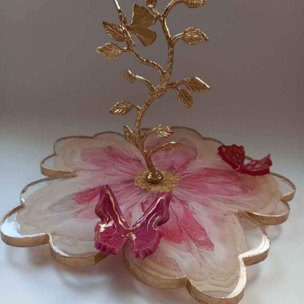 طبق تقديم من الراتنج بقاعدة بتصميم أوراق الشجر من النحاس وفراشة ثلاثية الأبعاد