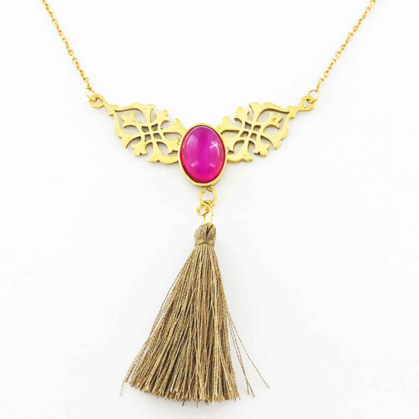 قلادة فولاذية بتصميم تقليدي إيراني للنساء