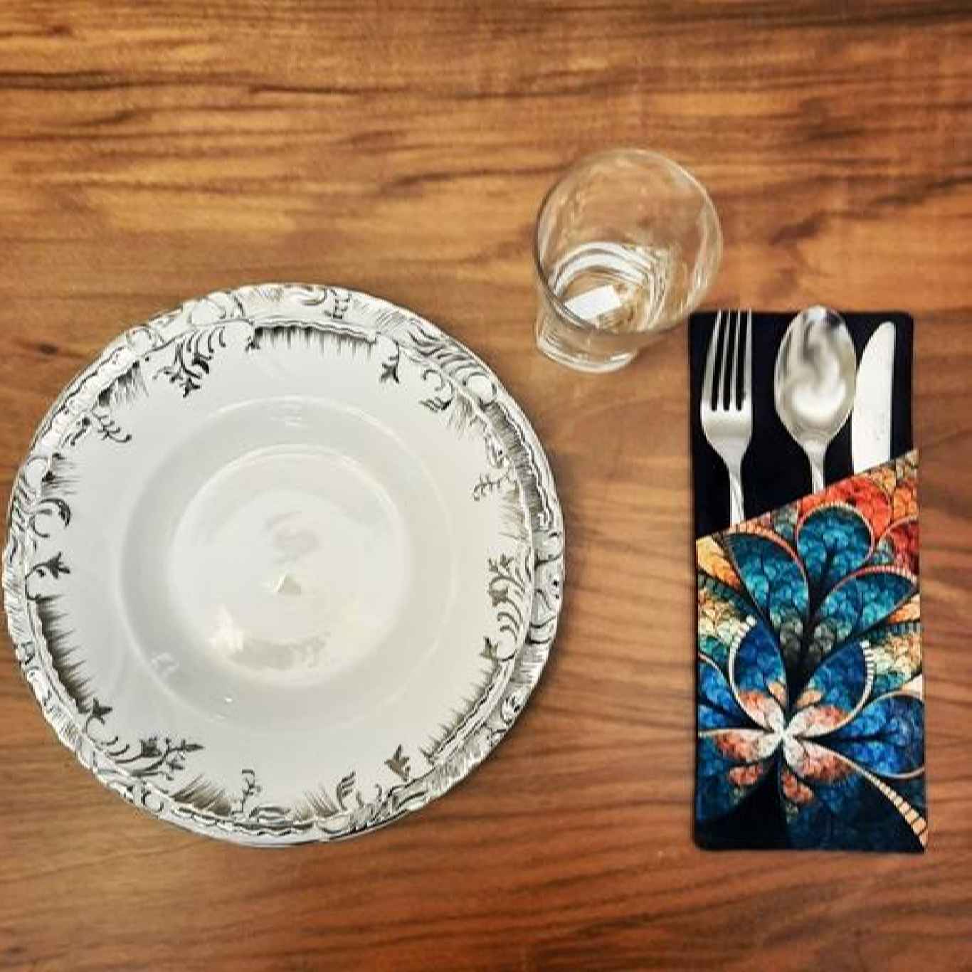 حقيبة أدوات المائدة من المخمل بتصميم زهور – تنسيق طاولة أنيق