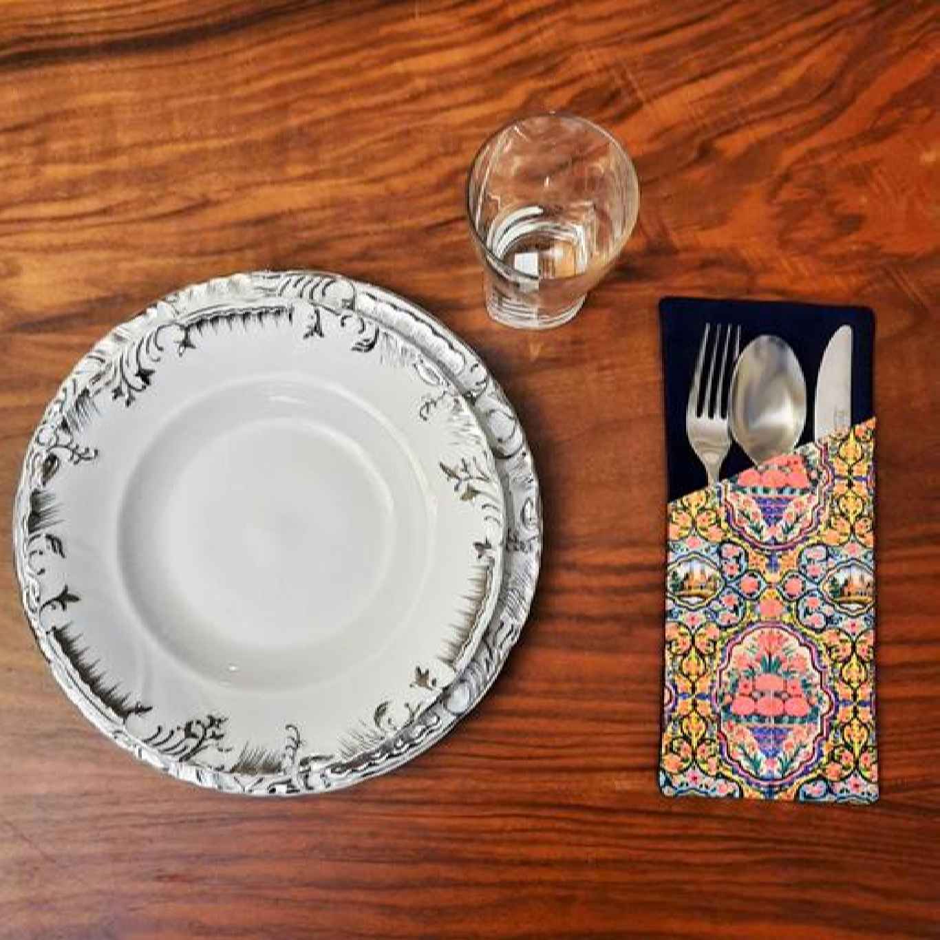 حقيبة أدوات المائدة من المخمل – تصميم مزخرف بأزهار لأساليب أنيقة