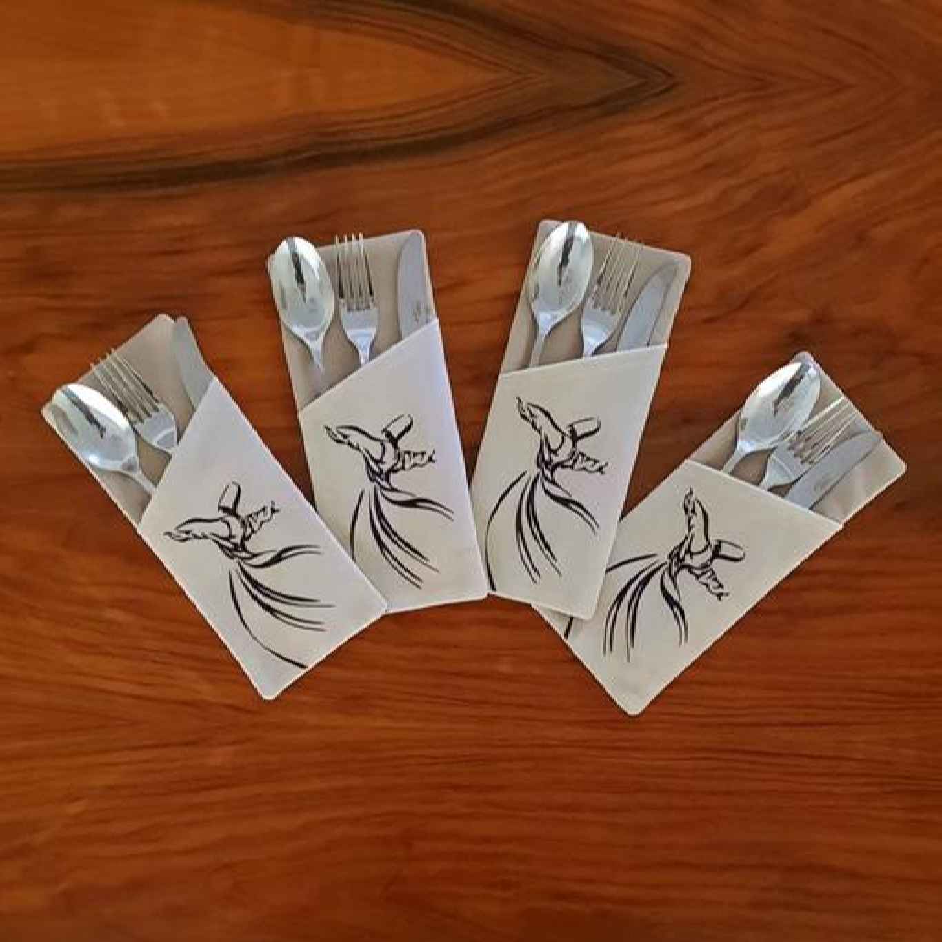 حقيبة أدوات المائدة من المخمل – مثالية لتزيين طاولة الطعام