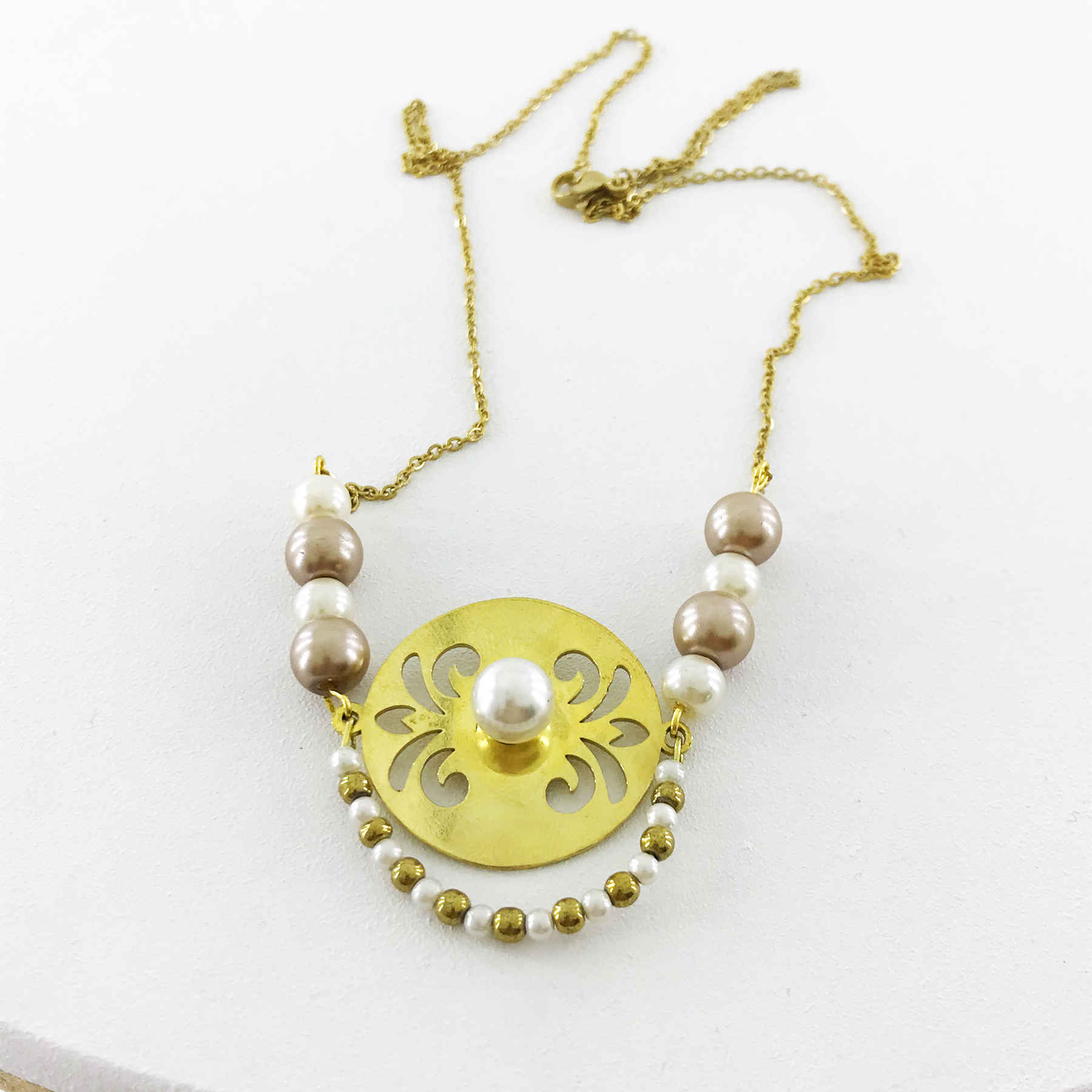 قلادة نحاسية إيرانية بتصميم تقليدي للنساء – سحر