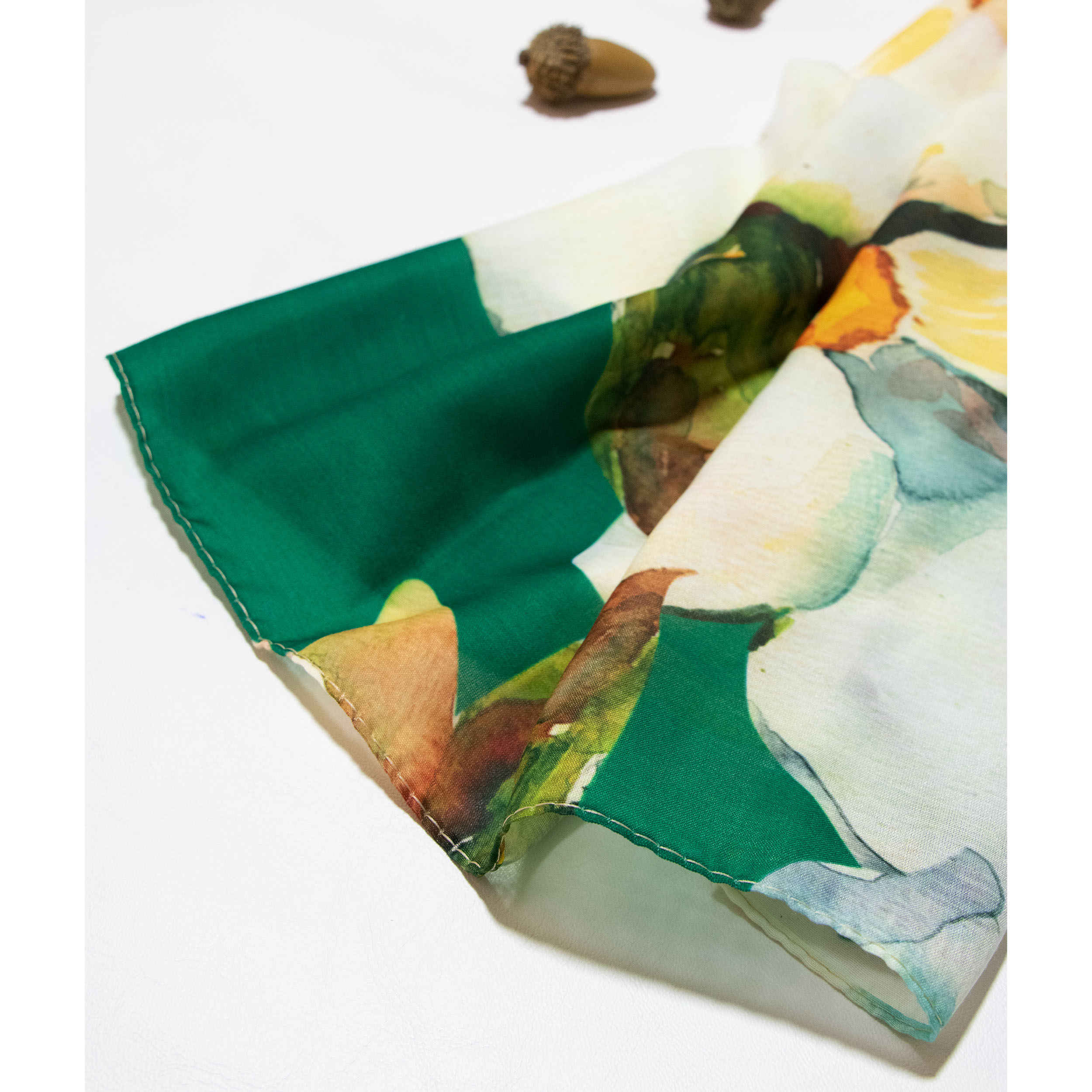 وشاح مطبوع للنساء فني وخفيف الوزن بتصميم مجرد أزرق