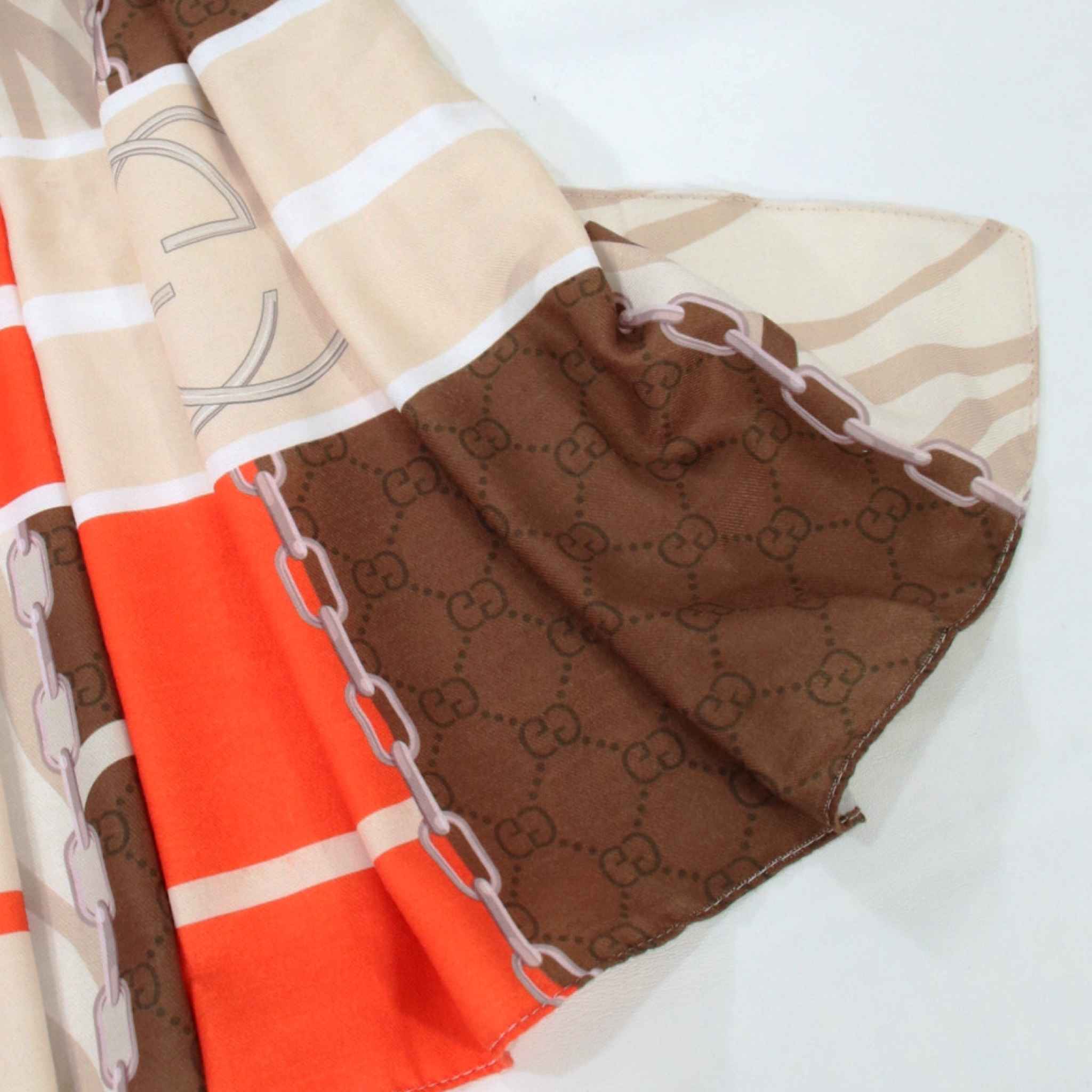 وشاح مطبوع للنساء فني وخفيف الوزن بتصميم جي جي جاكارد من قوتشي