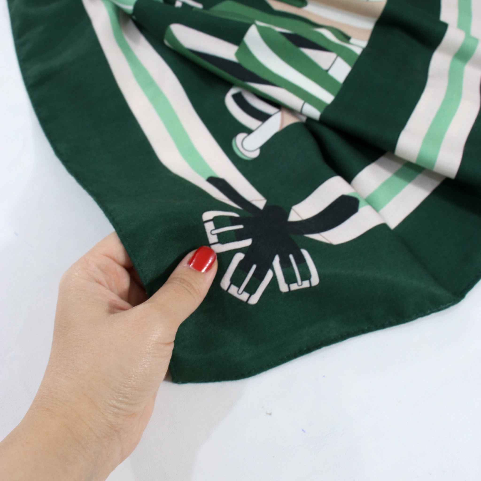 وشاح مطبوع للنساء فني وخفيف الوزن بنسيج الموهير