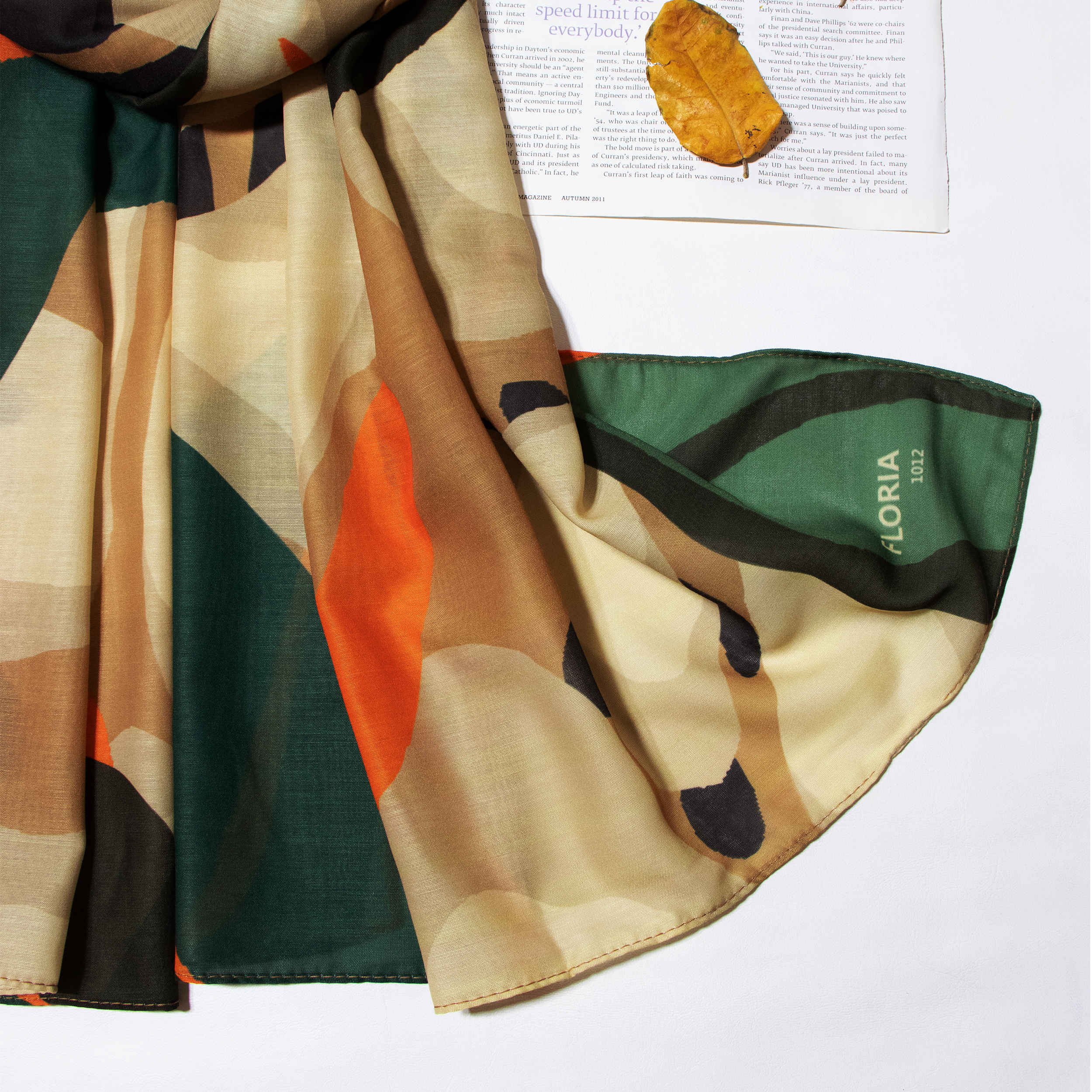 وشاح مطبوع للنساء فني وخفيف الوزن لكل مناسبة