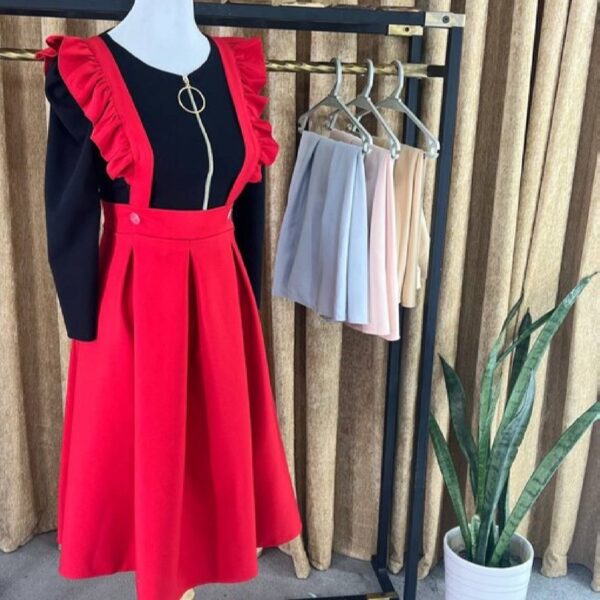 تنورة نسائية مع حمالات من كريب باللون الأحمر ماسيراتى