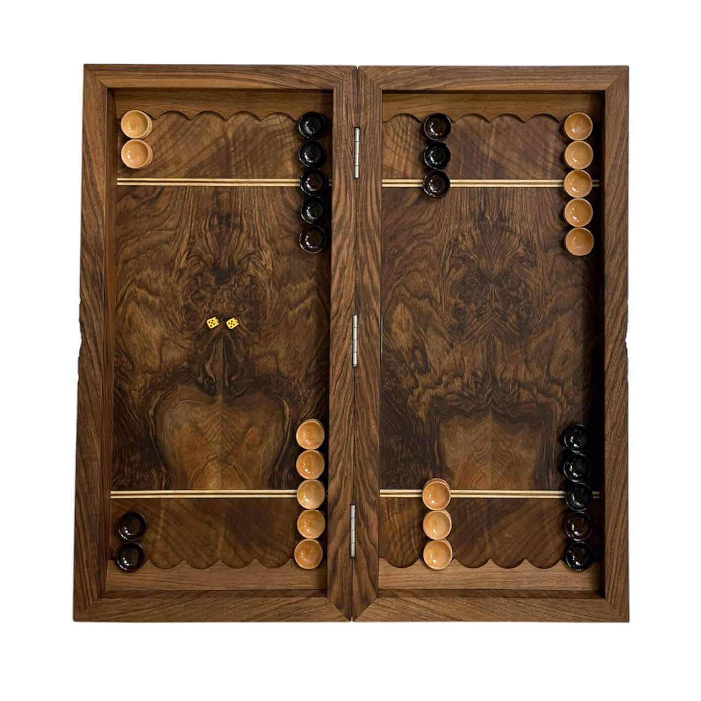 لوحة لعبة الطاولة من الخشب المنحوت باليد بتصميم مستوحى من الشاهنامة