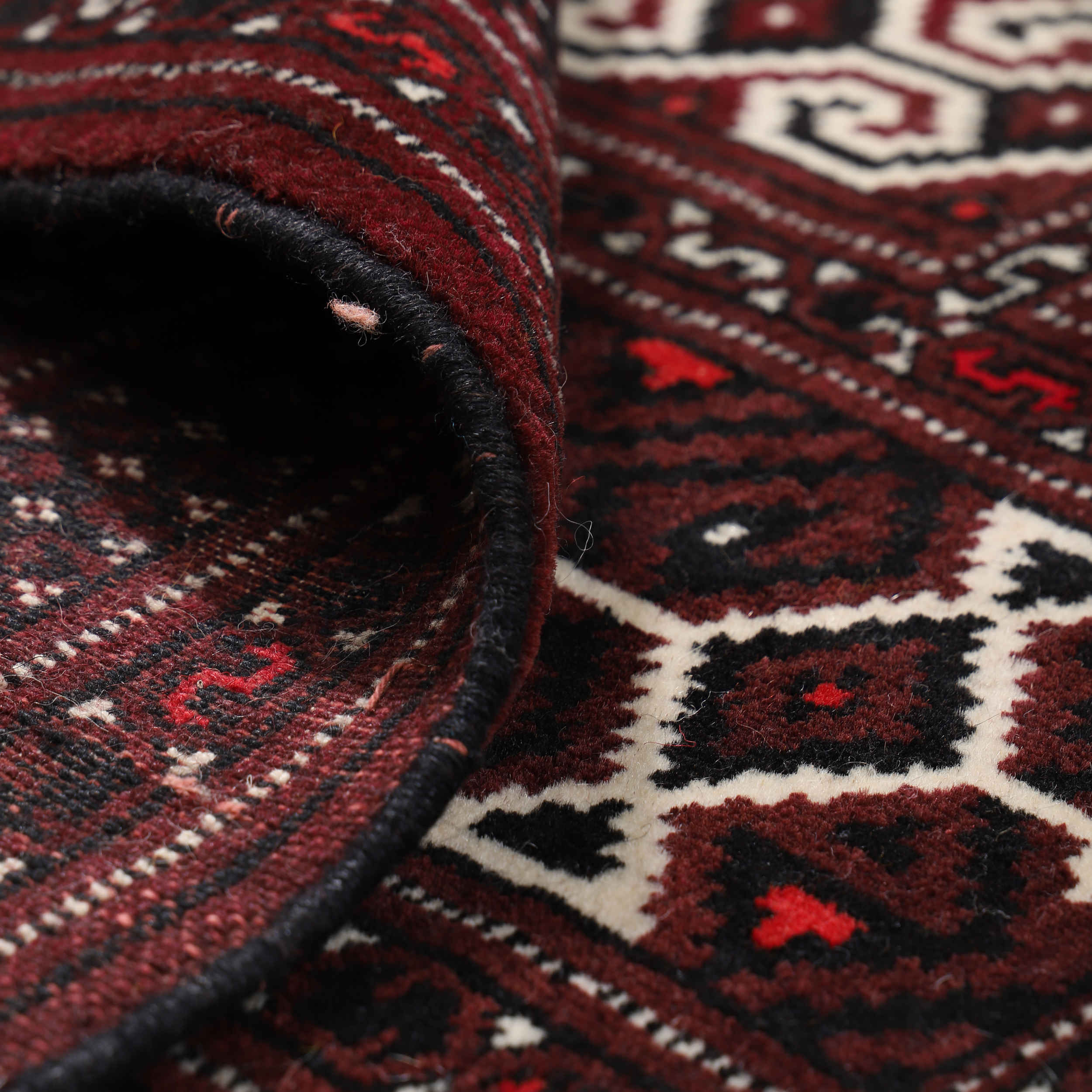 سجادة صوف إيرانية معقودة يدويًا بتصميم تركمن بلون ماهوغاني – جولستان