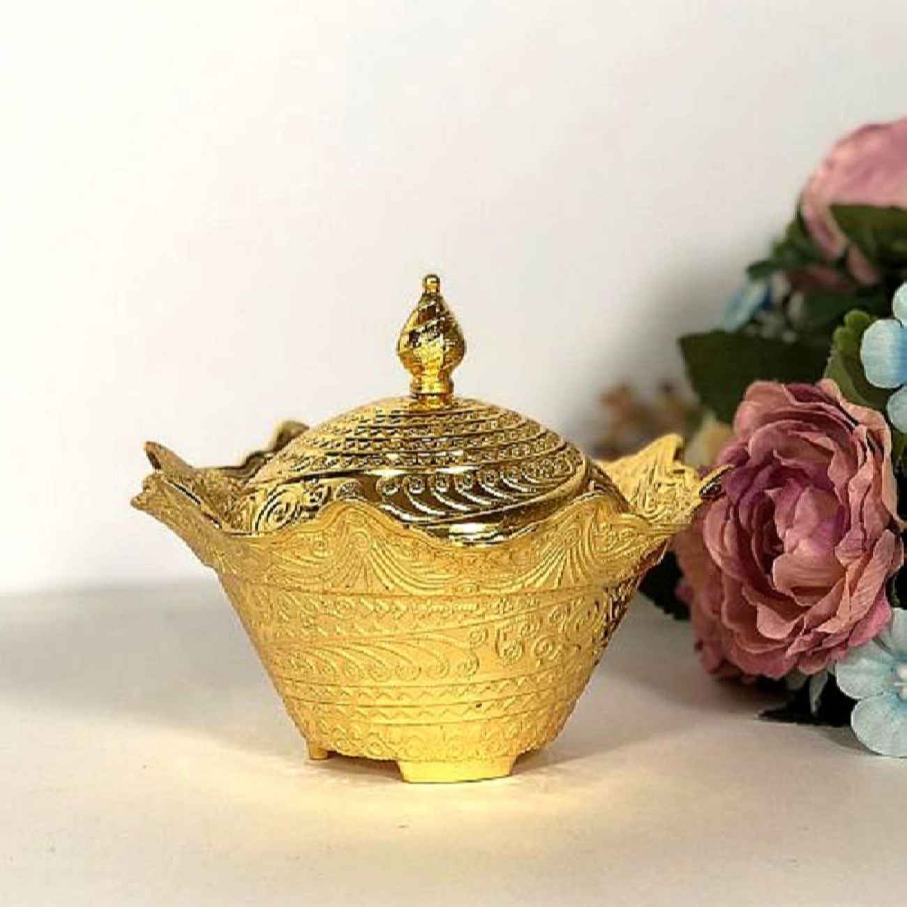 وعاء سكر نحاسي مع غطاء