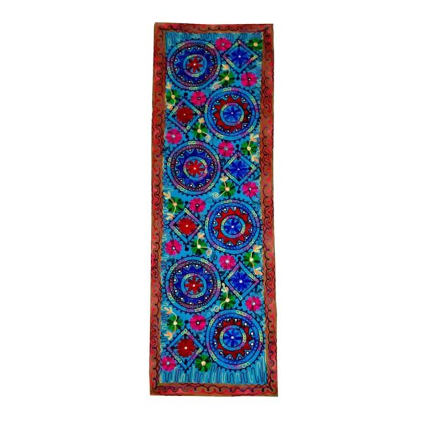 جري الطاولة المطرز يدوياً نموذج ليفي