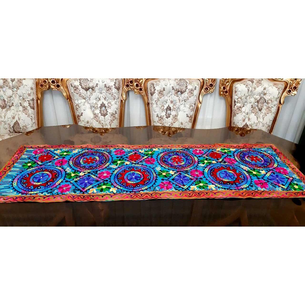 جري الطاولة المطرز يدوياً نموذج ليفي