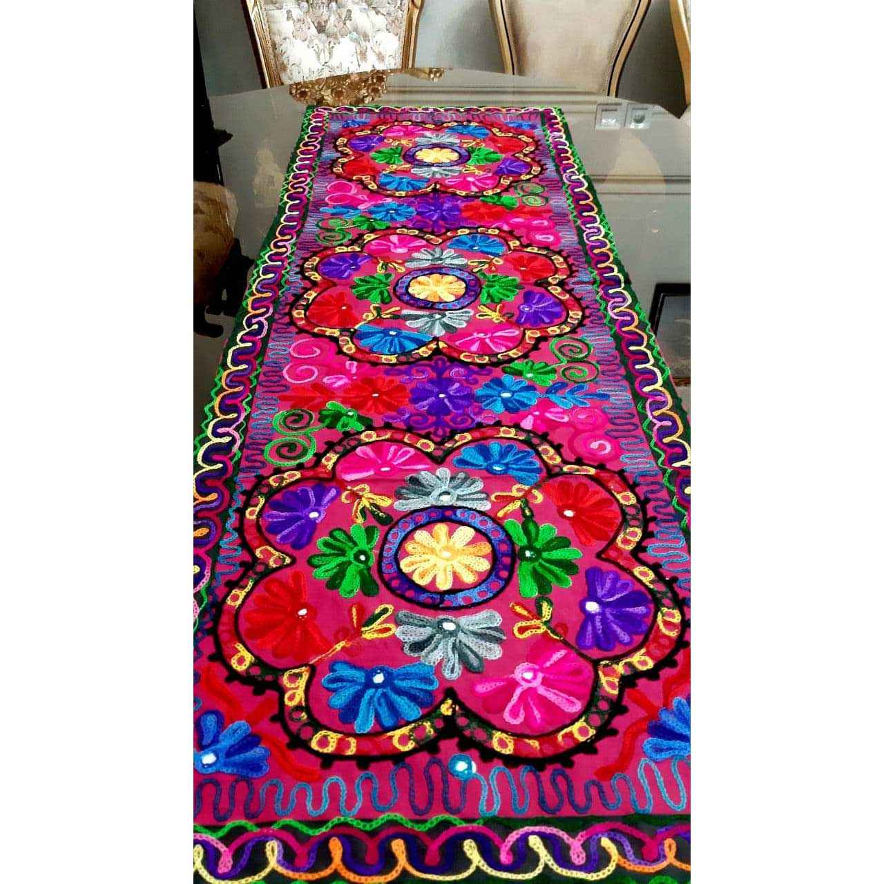 جري الطاولة المطرز يدوياً نموذج ميكاسا