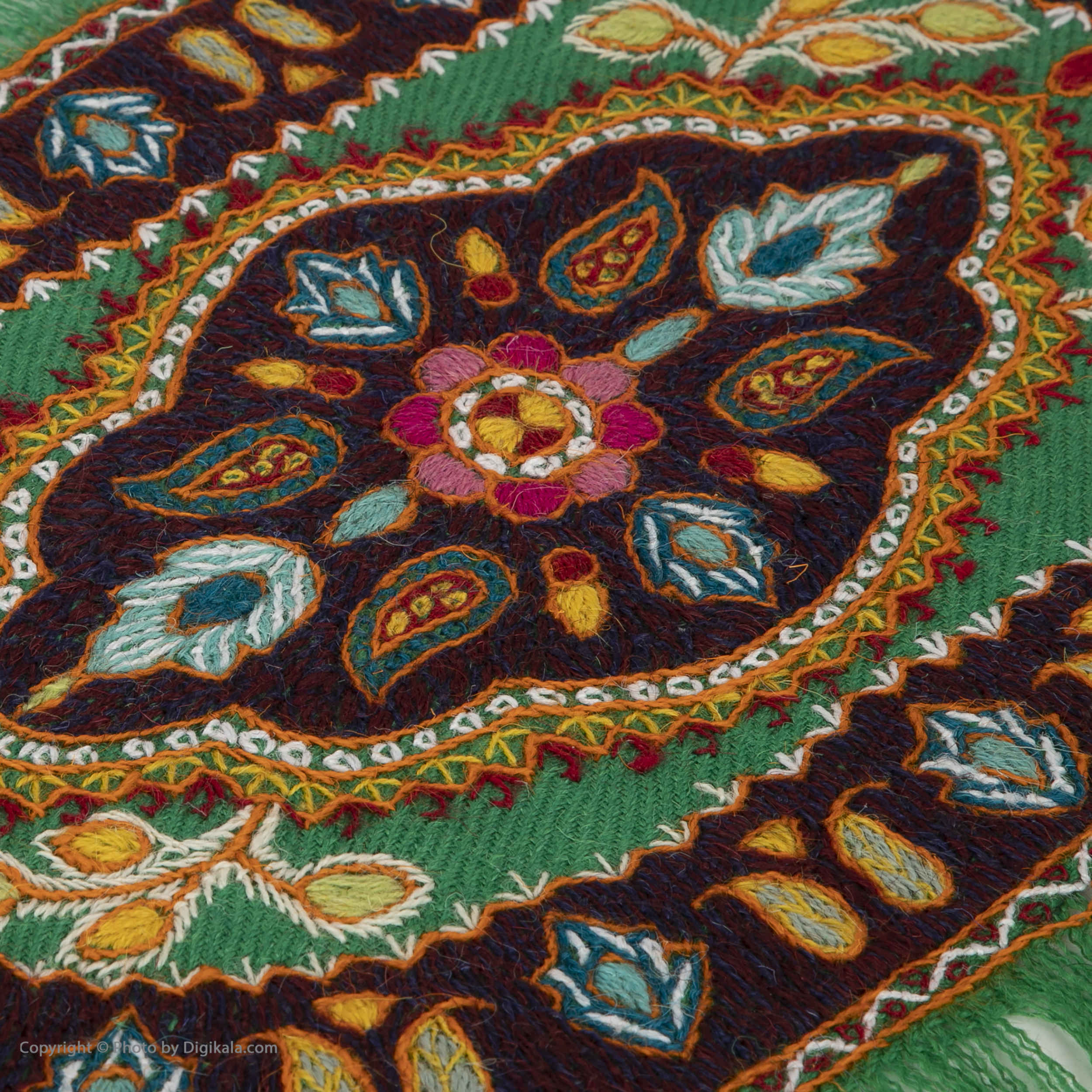 سجادة طاولة مطرزة يدويًا، طراز قديمي