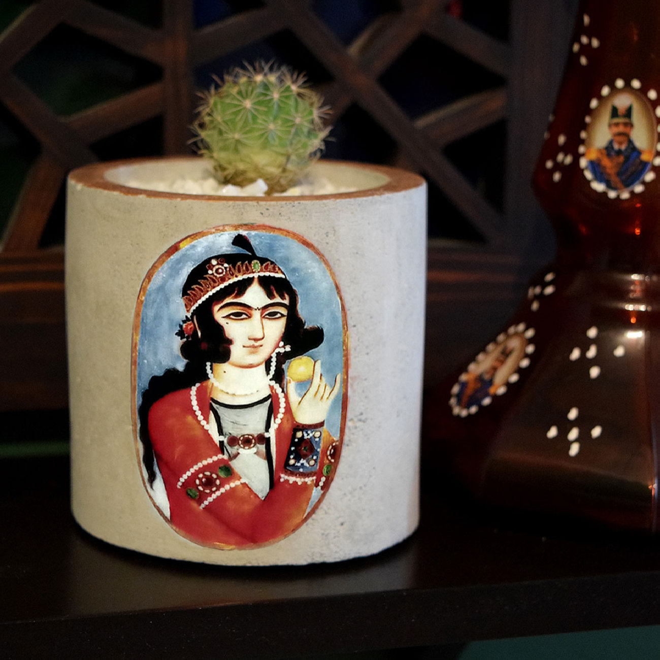 مزهرية خرسانية إيرانية مصنوعة يدويًا بتصميم خاتون