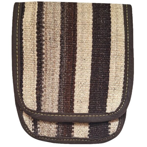 حقيبة كروس بودي كليم مصنوعة يدوياً بخطوط كلاسيكية