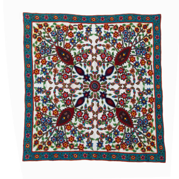 سجادة طاولة مصنوعة يدويًا بأناقة من باته كرمان