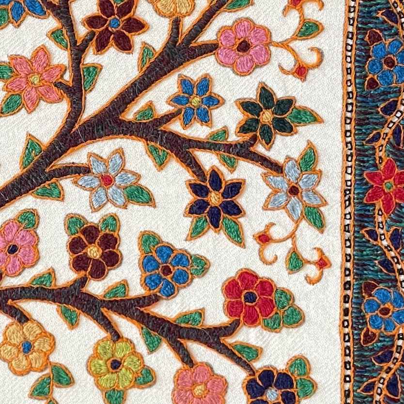 سجادة طاولة مصنوعة يدويًا بأناقة من باته كرمان، طراز شجرة الحياة