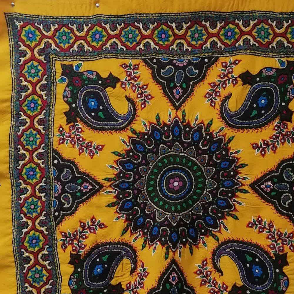 سجادة طاولة باته كرمان الأنيقة، طراز الجنة الصفراء