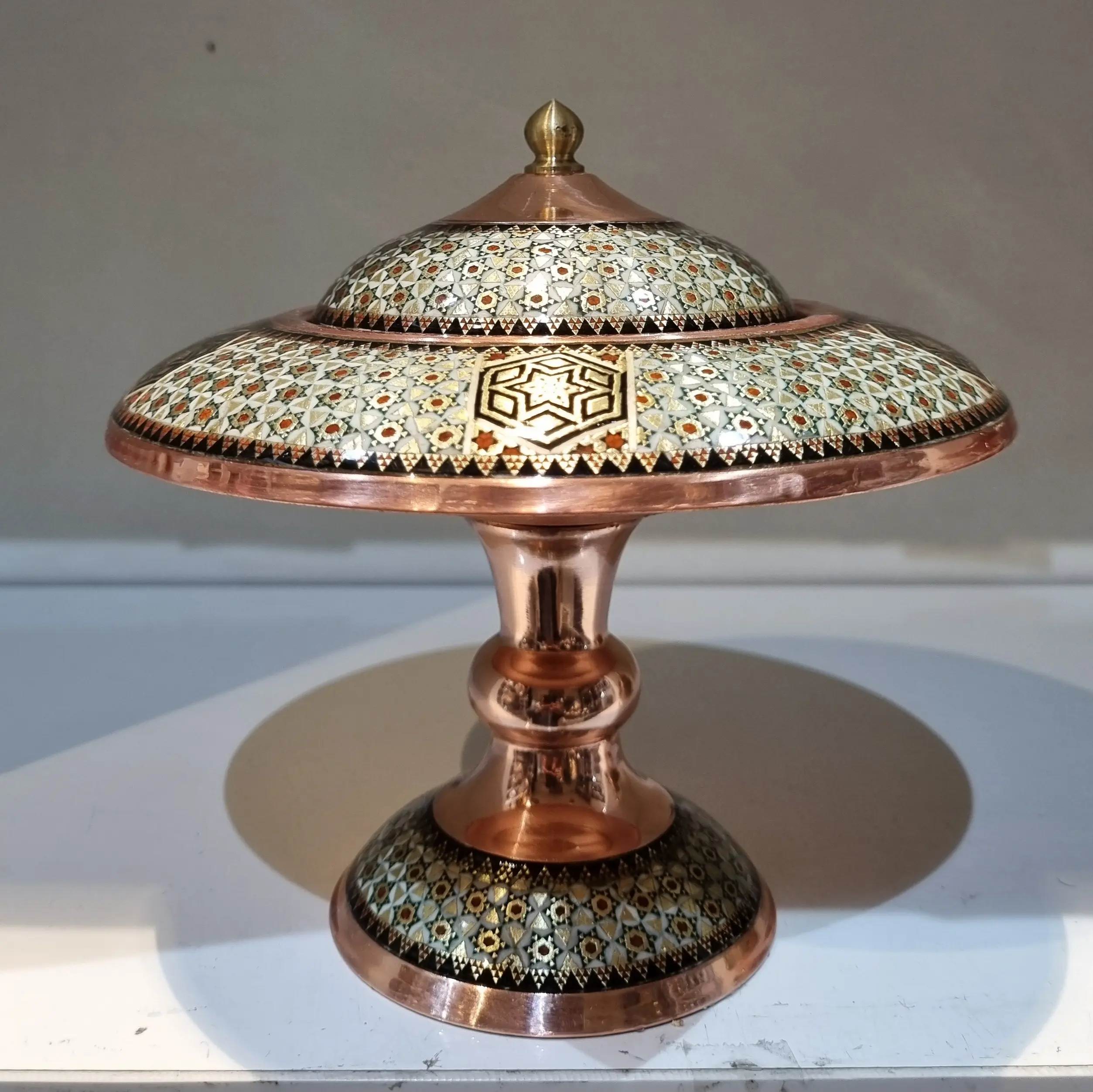 خادم الكافيار النحاسي الإيراني مع الختم الكاري