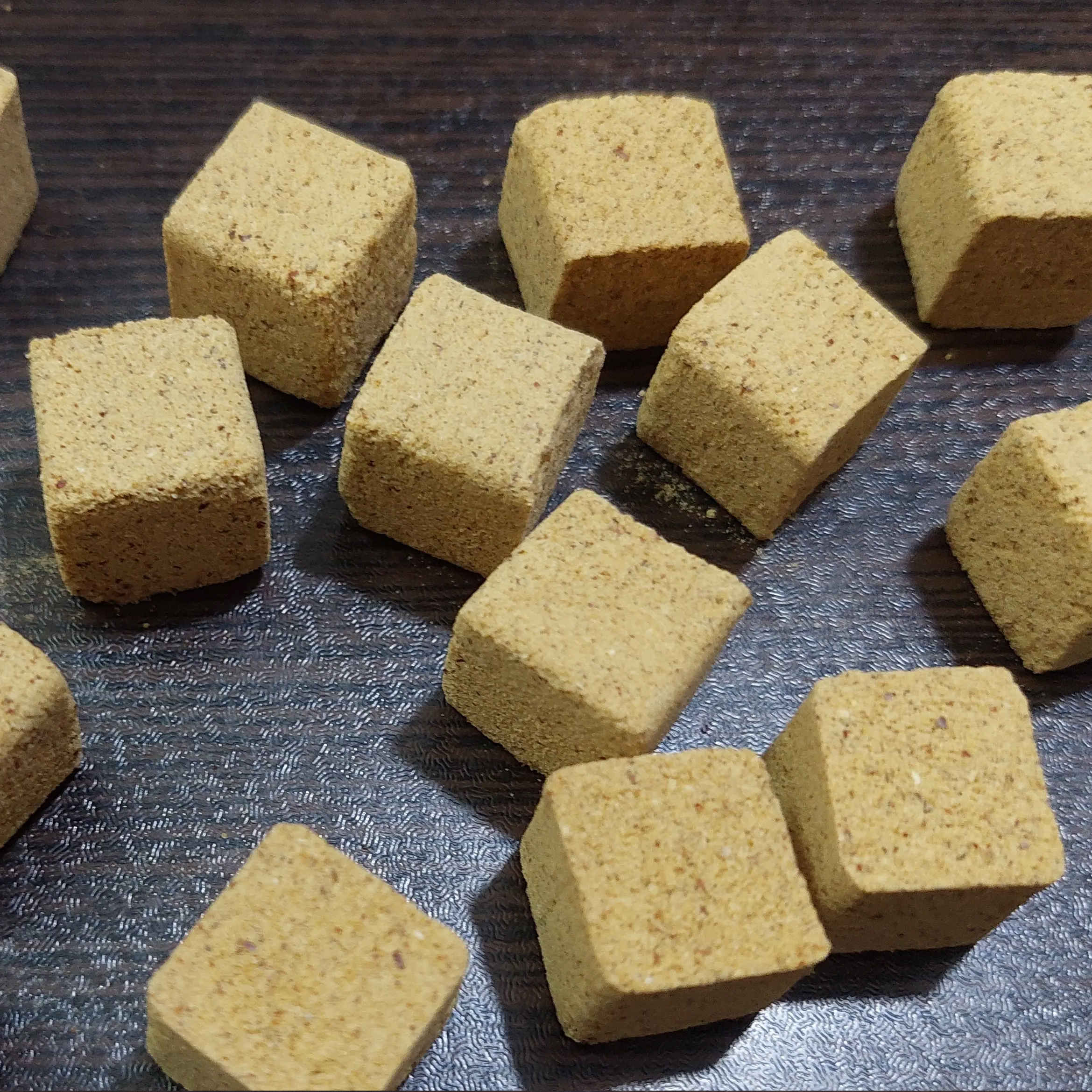 مكعبات التمر الأحمر العناب بديل السكر الطبيعي مصنوعة من التمر الصيني 750 جرام