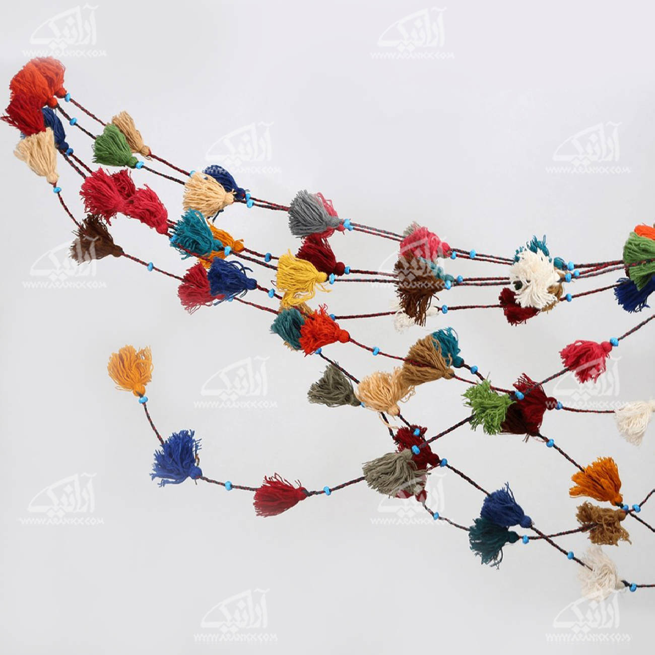 تعليقة جدار بشرابات يدوية التصنيع بالأسلوب التقليدي القبلي