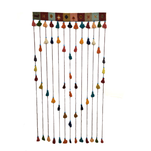 تعليقة جدار بشرابات يدوية التصنيع بالأسلوب التقليدي تصميم الكيليم