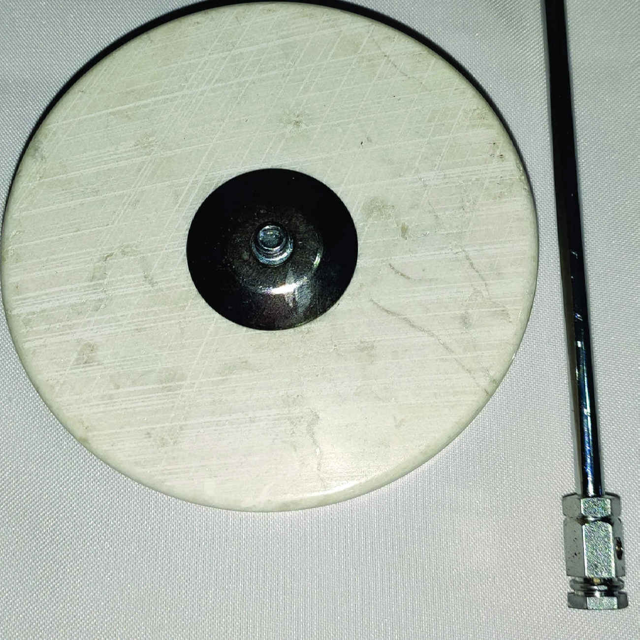 علم الطاولة لتونس بقاعدة حجرية