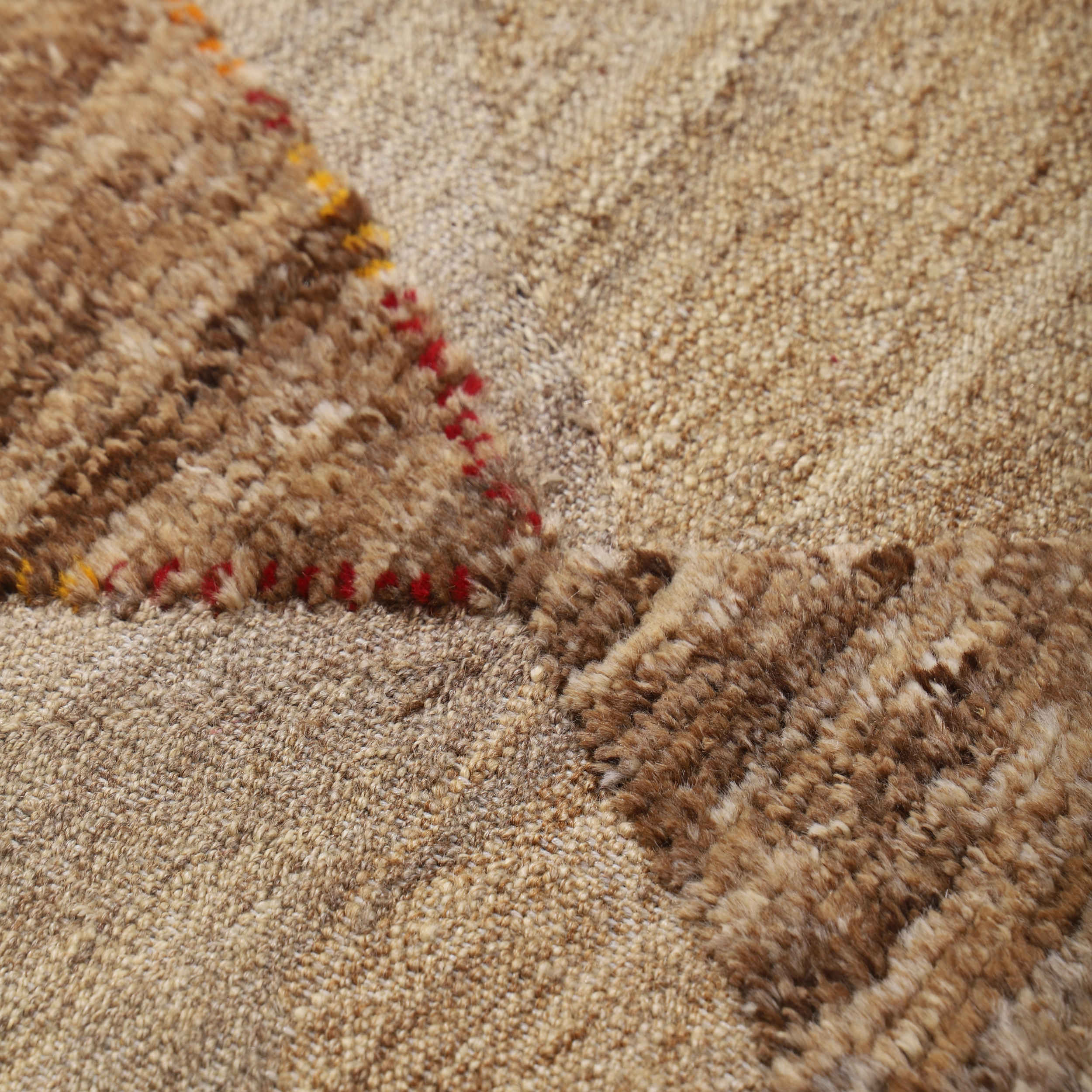 سجاد كليم إيراني من الصوف منسوج يدويًا بنقش هندسي في اصفهان