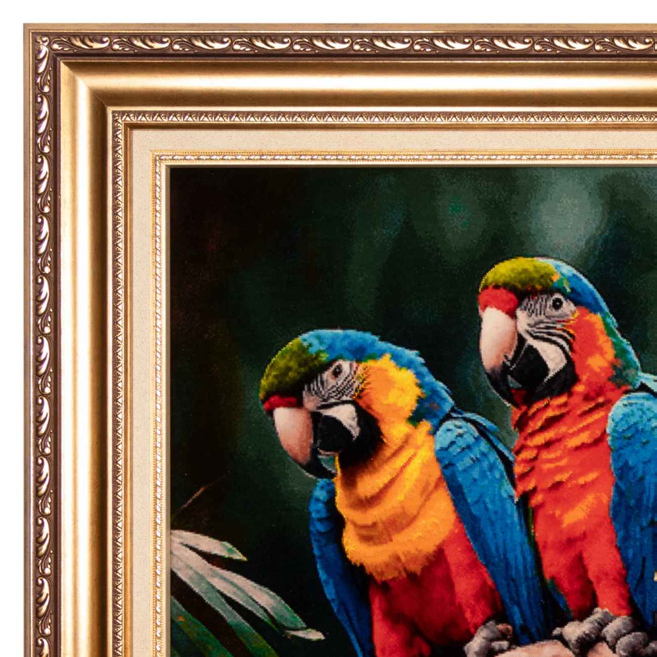 سجادة إيرانية تصويرية محبوكة يدويًا من تبريز تصور الببغاوات