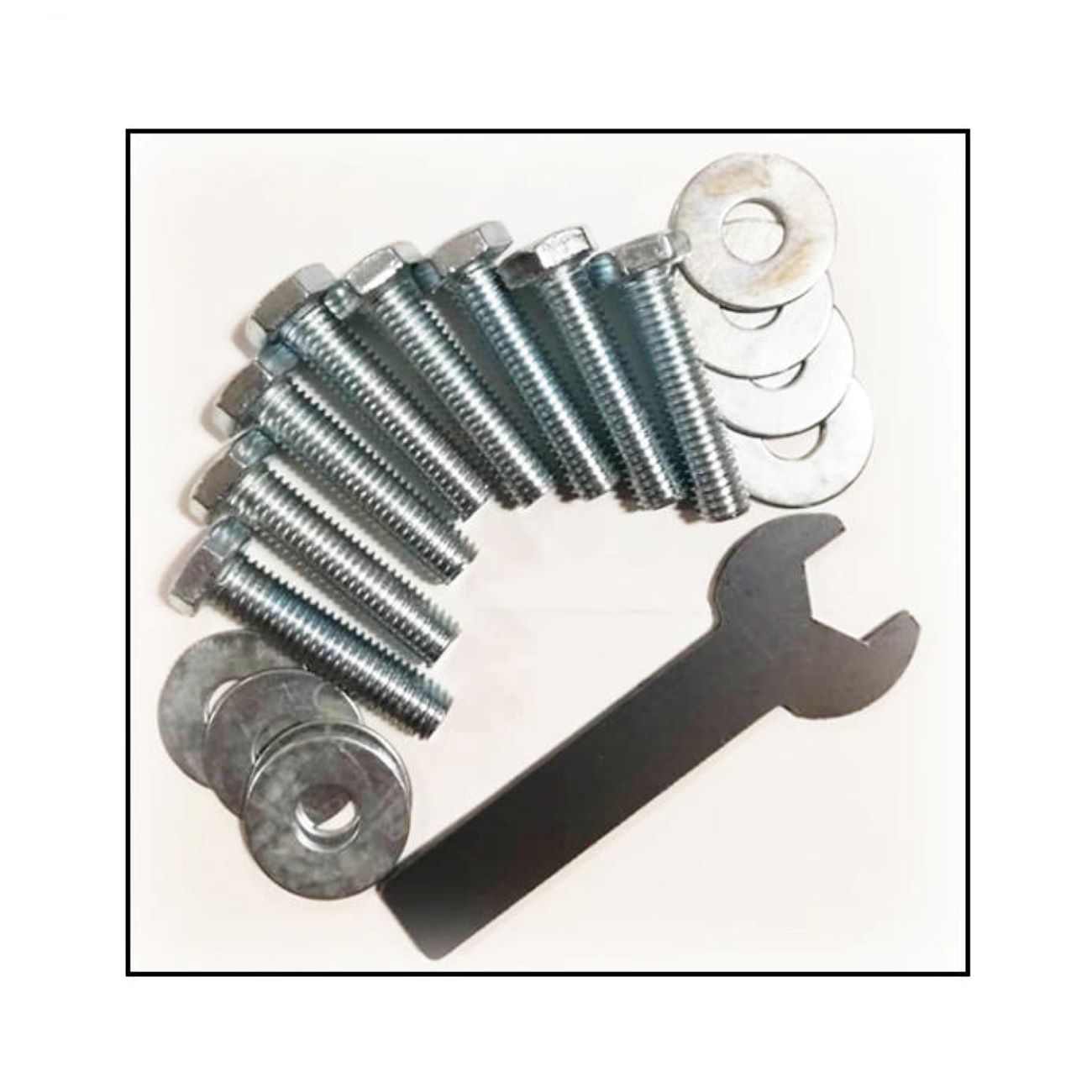 مقعد قدم من المخمل بأرجل خشبية مستوحى من الفن الإيراني – لون أحمر