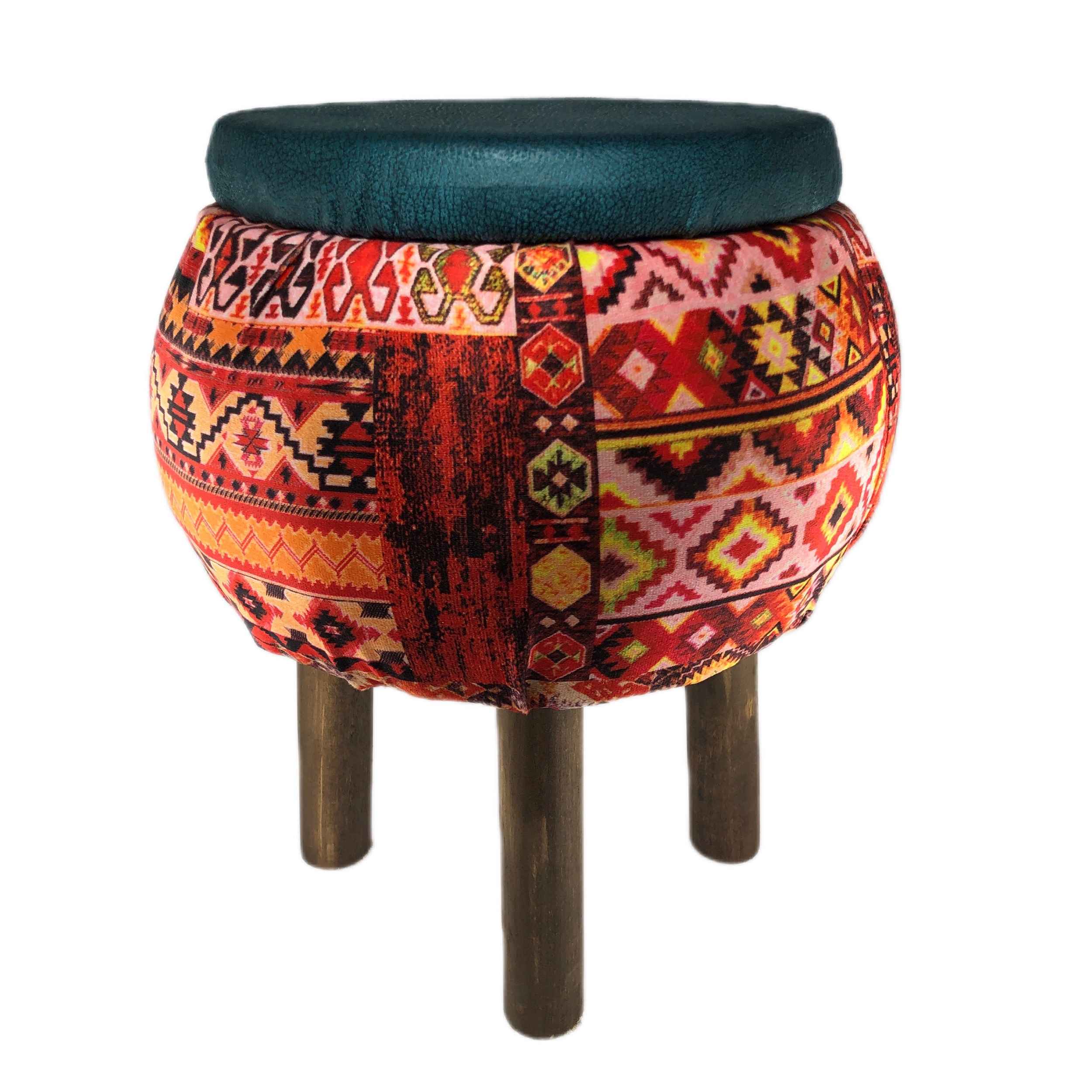 مقعد قدم دائري من المخمل بأرجل خشبية مستوحى من الفن الإيراني – دائري ولون أحمر
