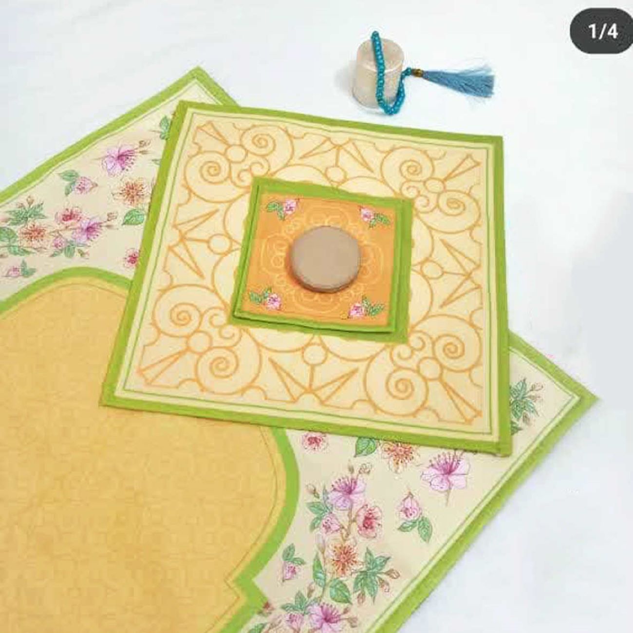 سجادة الصلاة الإسلامية بالمخمل الأصفر الساجدة للمسلمين بتصميم الزهور