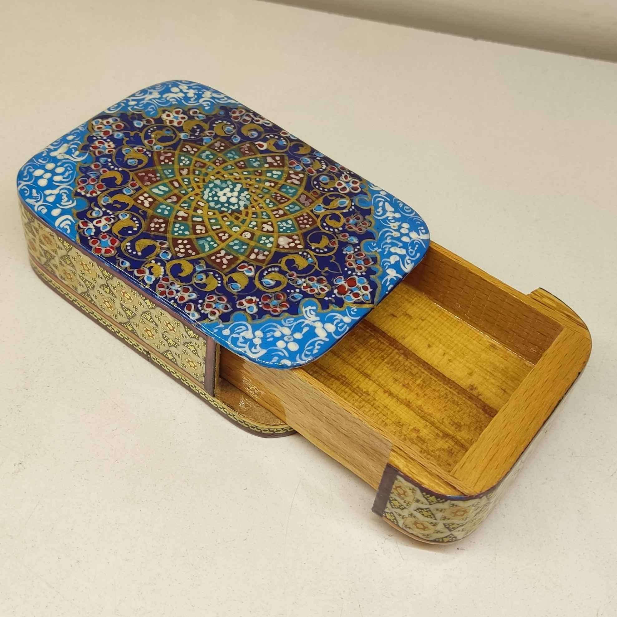 صندوق تخزين بطاقات اللعب الخشبي الإيراني – خاتم مزخرف بفني