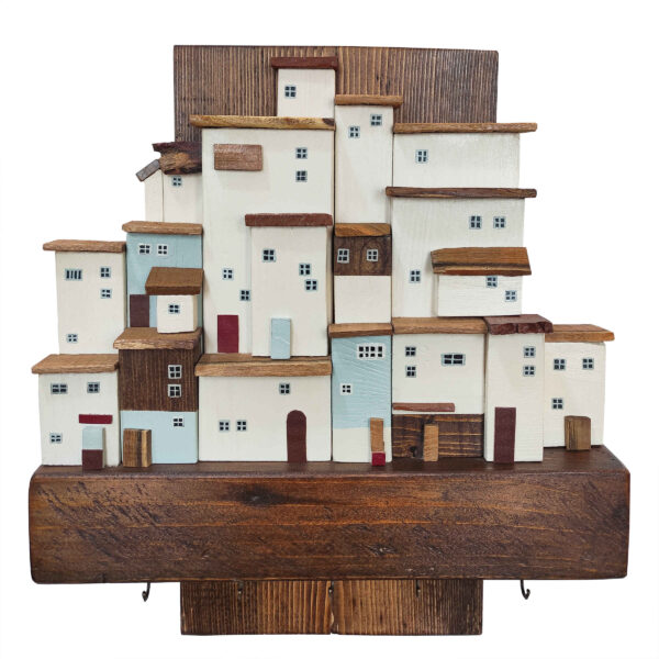 حامل مفاتيح جداري زخرفي ومصنوع يدويًا بتصميم قرية