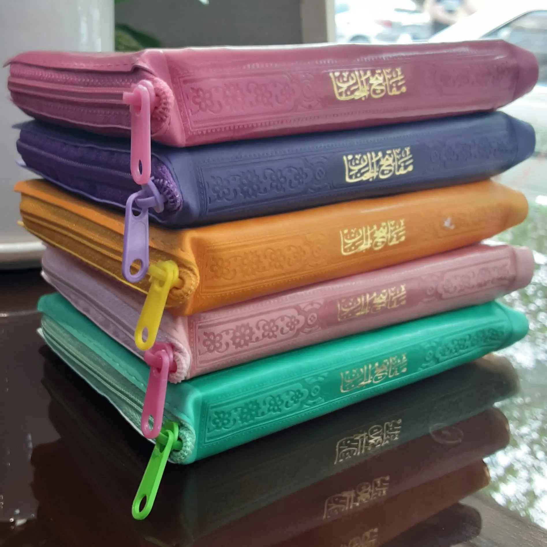 مفاتيح الجنان الملونة بغلاف جلدي من رفيع الدين (بالفارسية)