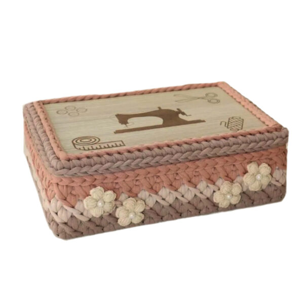 سلة خياطة بالكروشيه مع عدة أقسام