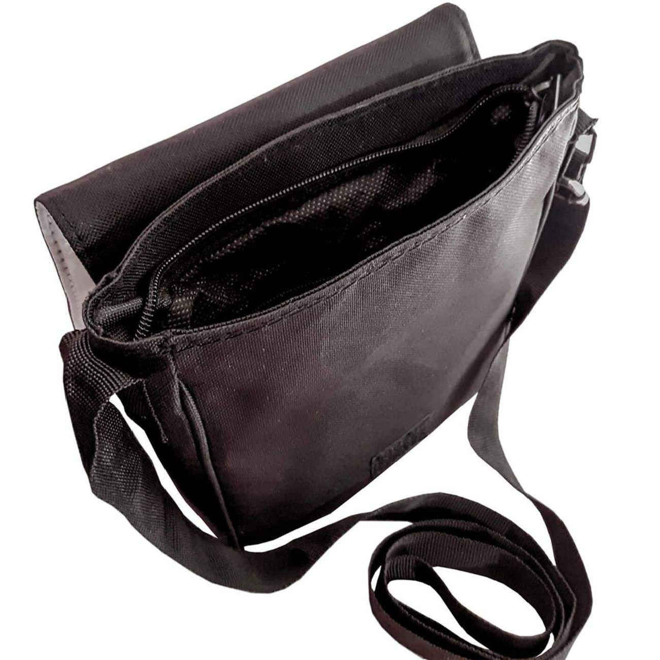 حقيبة كتف عبر الجسم بتصميم تقليدي للسيدات