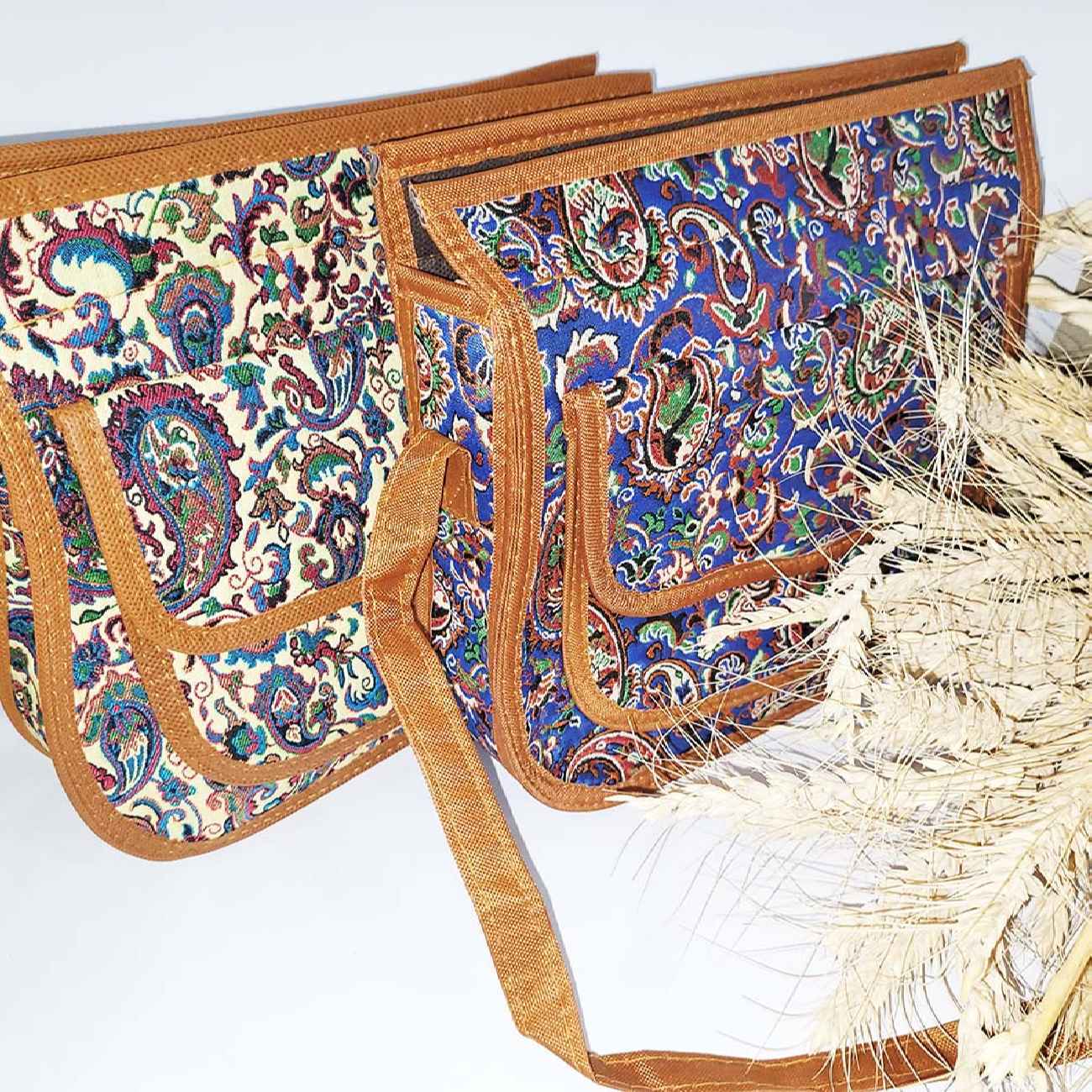 حقيبة كتف عبر الجسم بتصميم فارسي مستوحى من الترمه