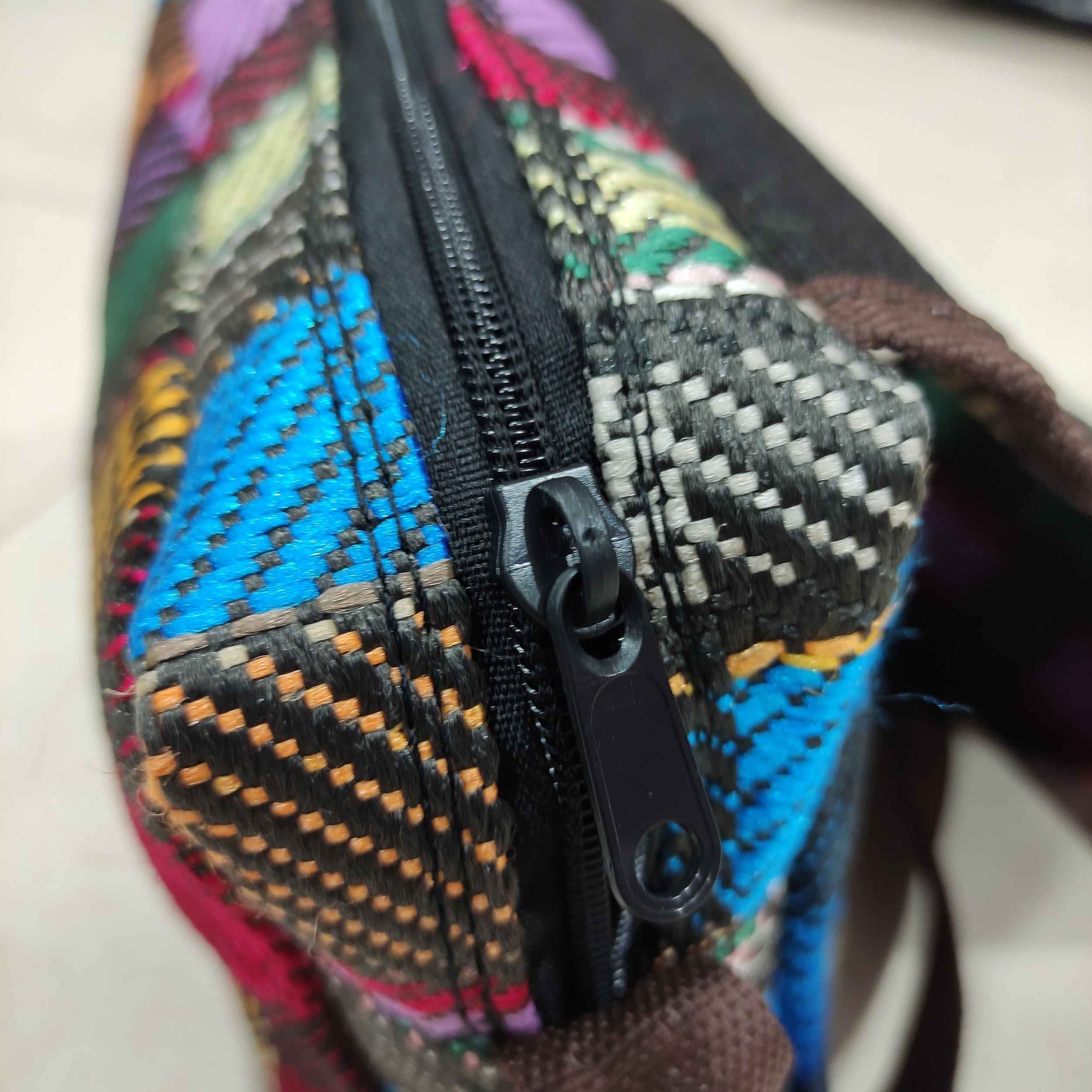 حقيبة كروس بودي كليم بتصميم عرقي مصنوعة يدوياً للنساء