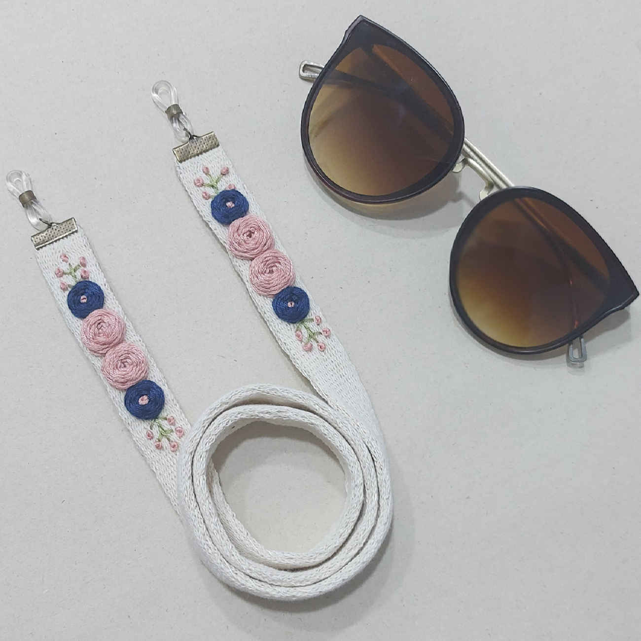 حزام نظارات – تطريز مصنوع يدويًا