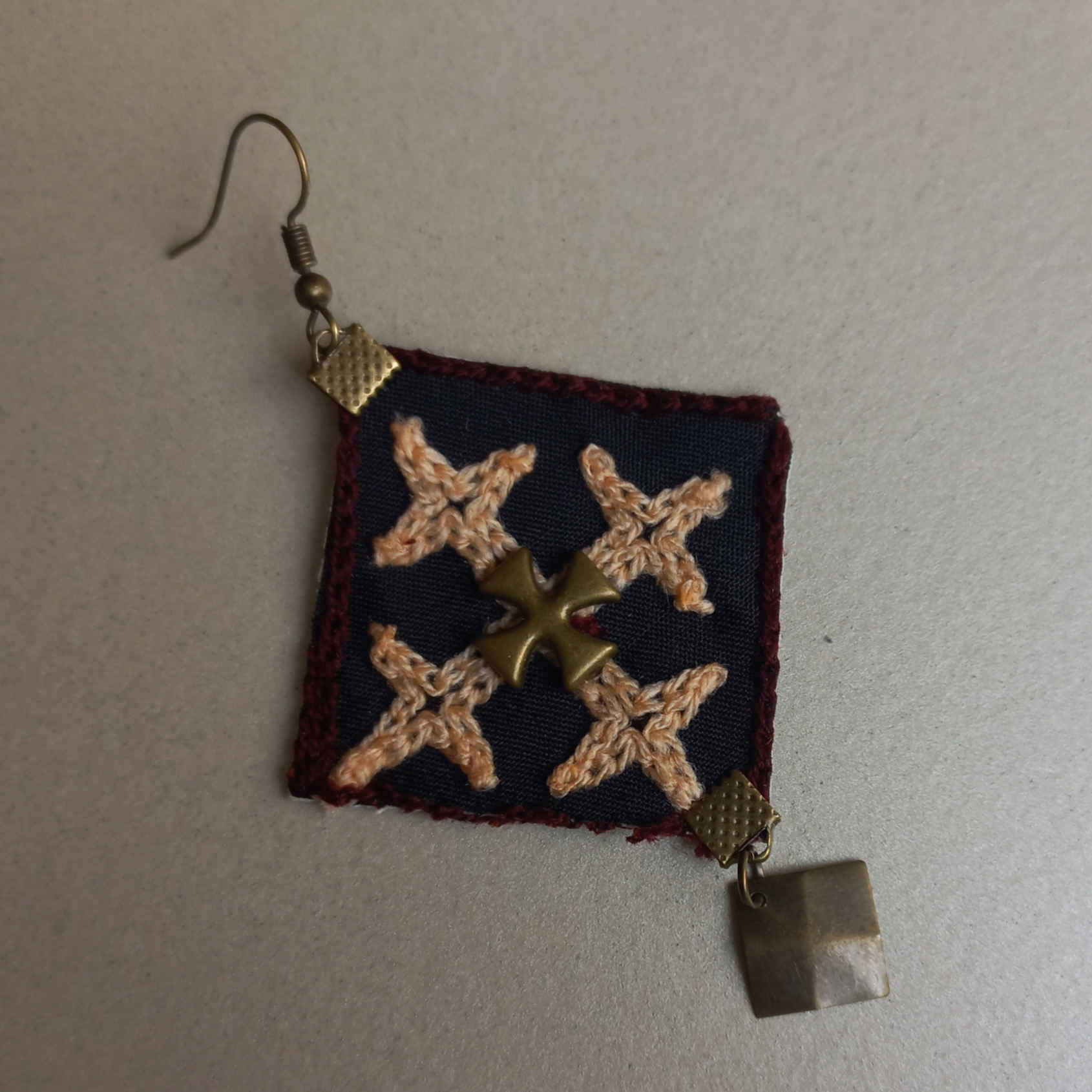 أقراط إيرانية مطرزة بأعمال إبرة تقليدية مع قلادة